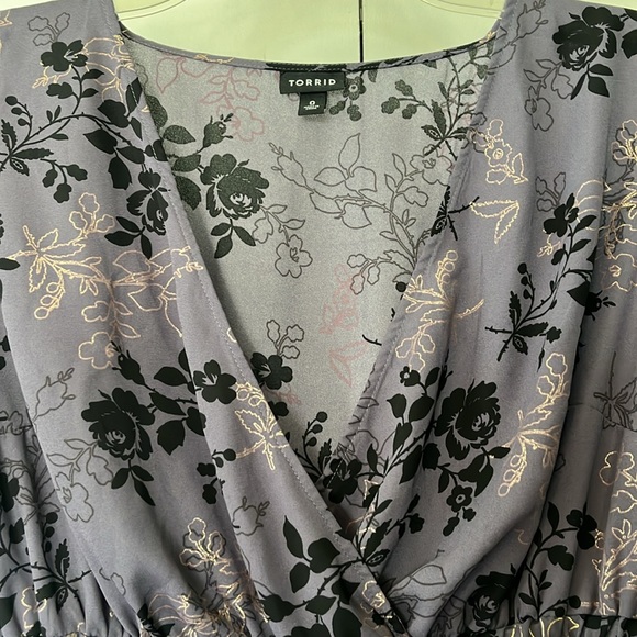 Torrid Size 0 Peplum Shirt (Purple/Black Floral) - Picture 4 of 5
